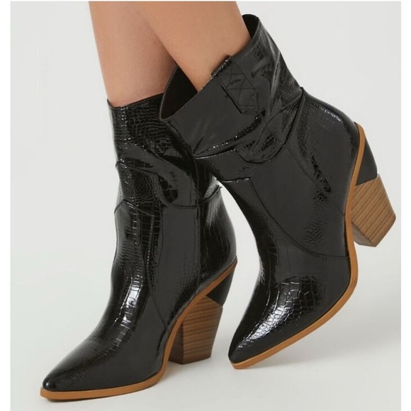 Mata Shoes - Mata Sleek Western Black Faux Leather Croc-Embossed Heeled Boots